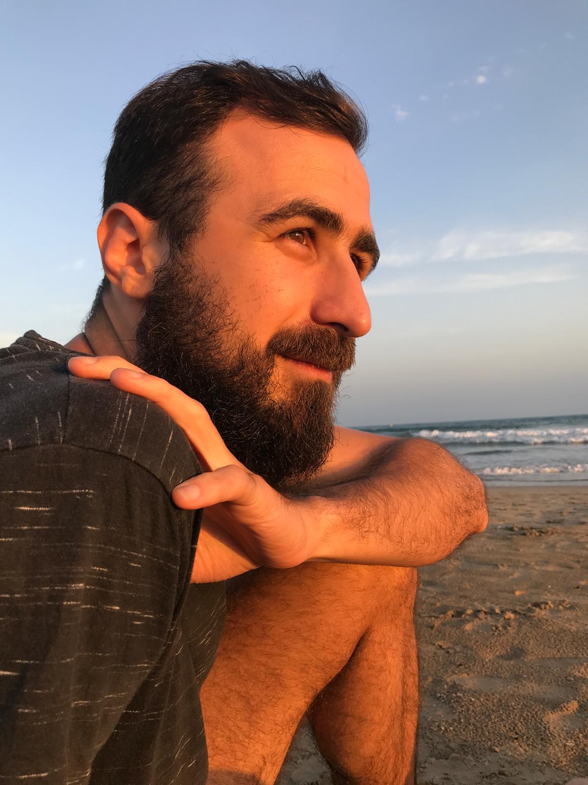 Nicolás en la playa - New Beginning